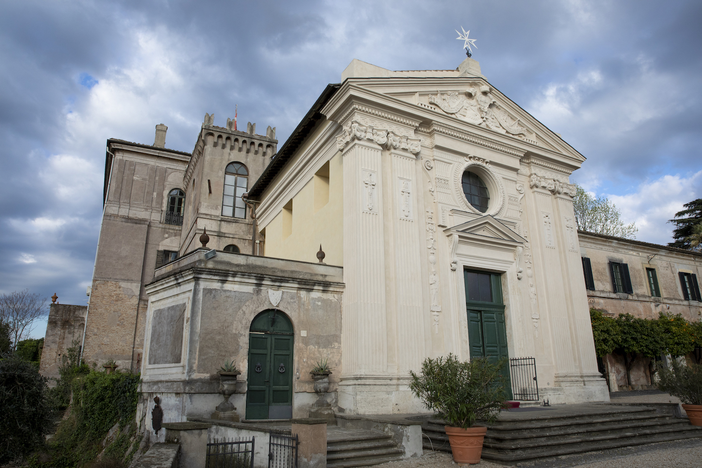 Facciata S Maria del Priorato