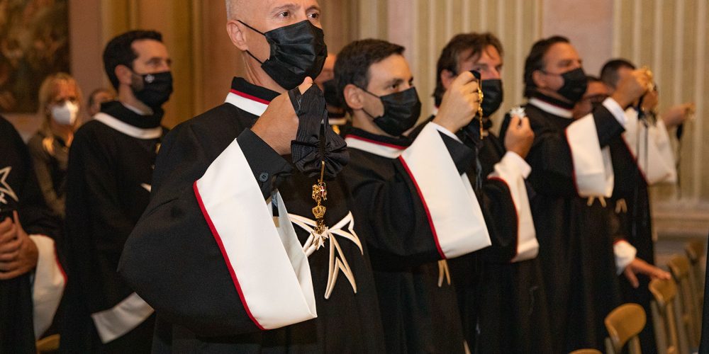 Benedizione insegne 3 primo piano