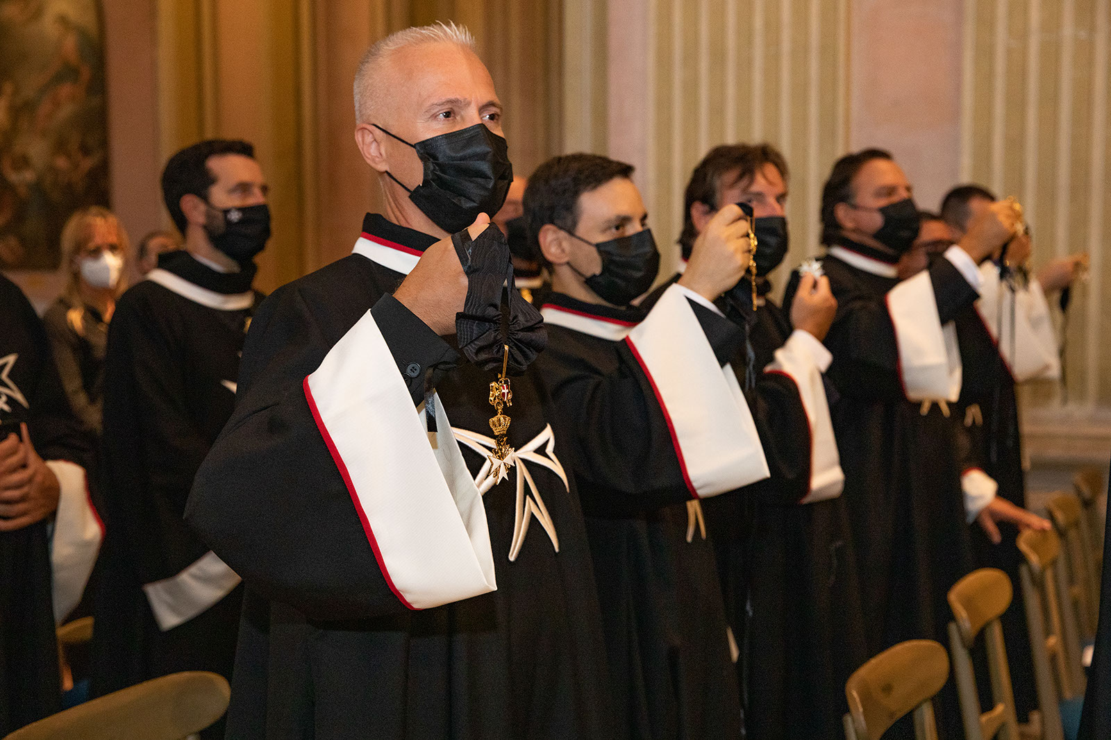 Benedizione insegne 3 primo piano