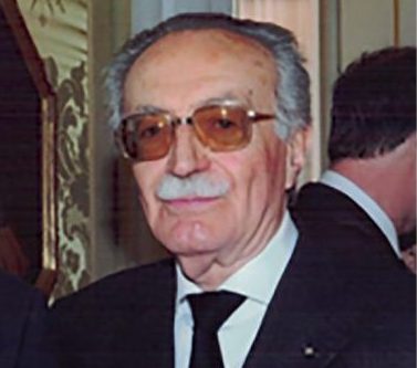 uomo-3-981x1024