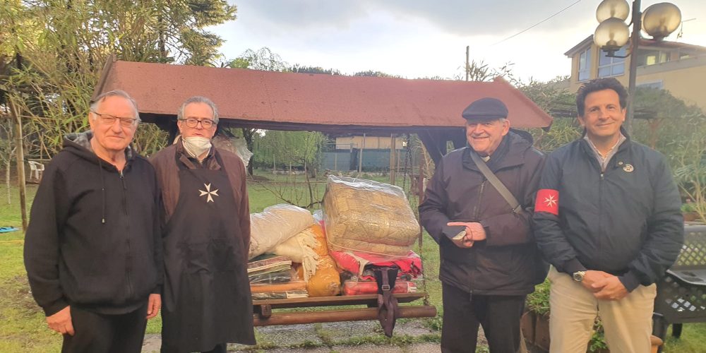 DEL PISA Consegna vestiario associazione Giovanni XXIII di Massa