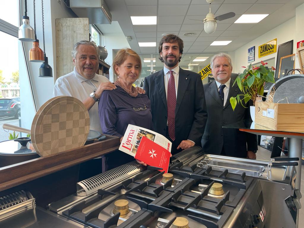 MARCHE NORD Signori Tiriboco donazione cucina Senigallia, insieme al commisarrio D'Angelo e all'ospedaliere Vitalini Sacconi