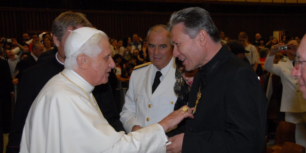 2007-06-20-Papst Benedikt mit Bischof Karl