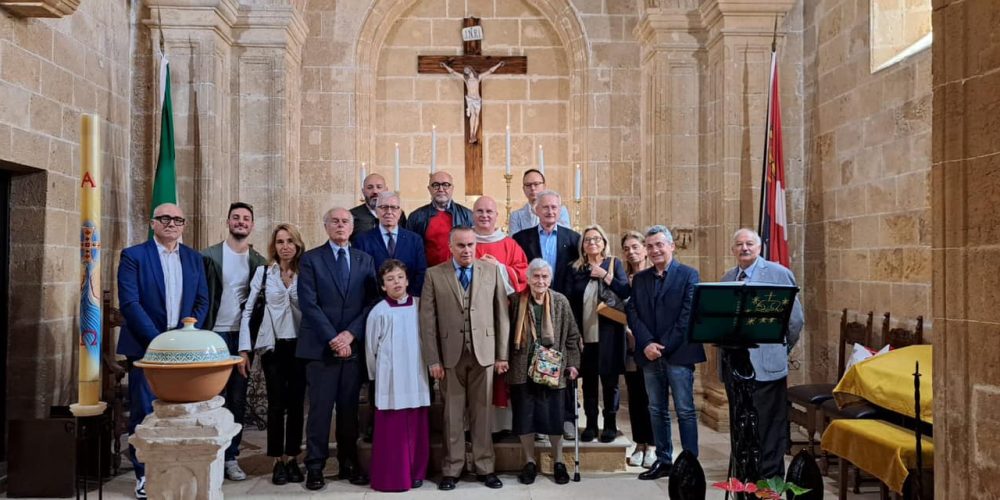 Cavalieri, Dame e familiari all'interno della Chiesa di San Leonardo