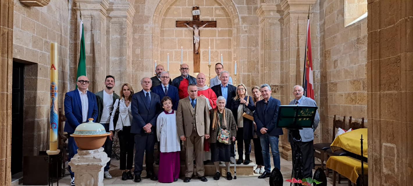 Cavalieri, Dame e familiari all'interno della Chiesa di San Leonardo