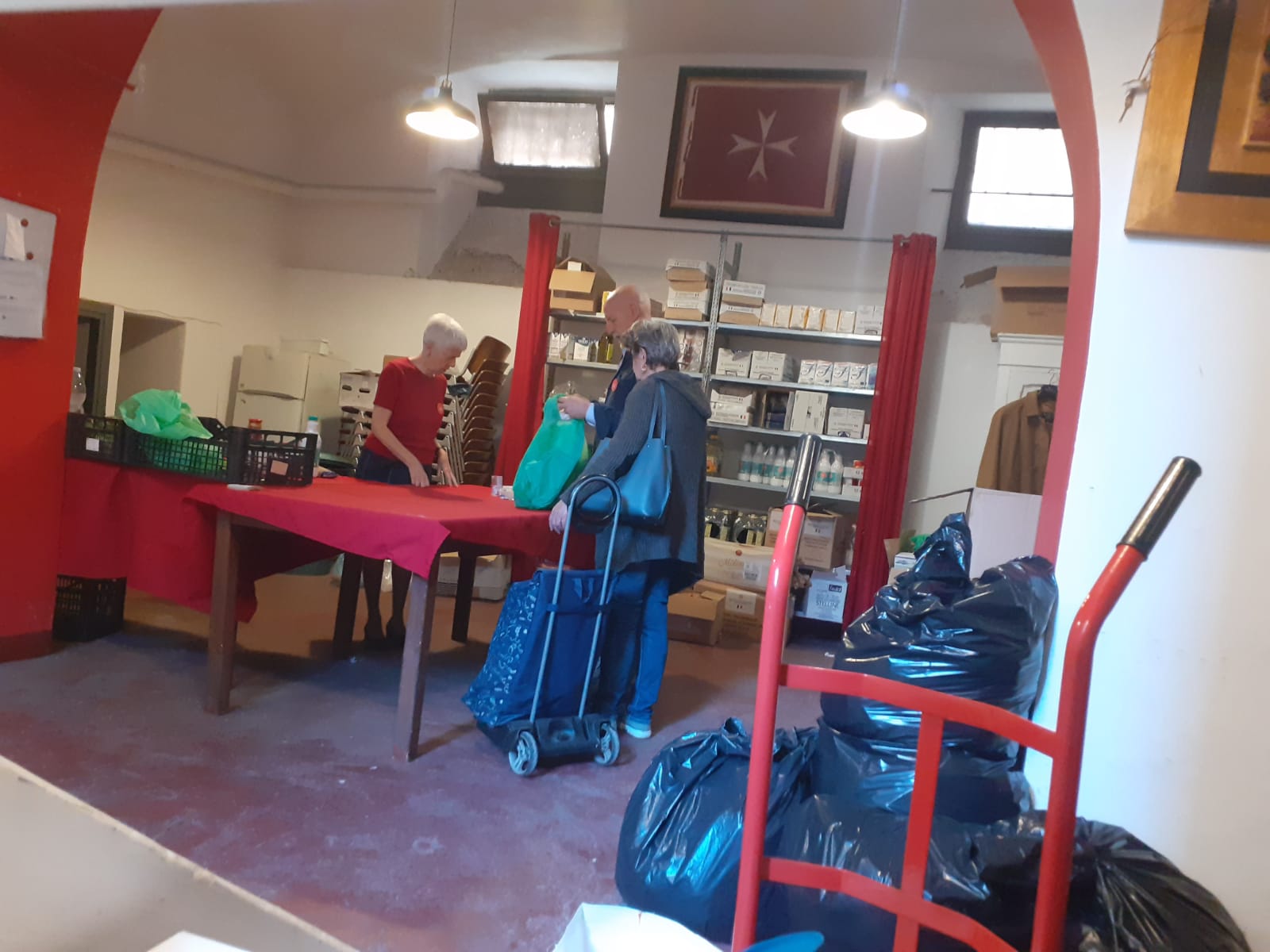 Distribuzione al CAS “Donna Maria Theodoli” di Trastevere della Delegazione di Roma_2 (1)