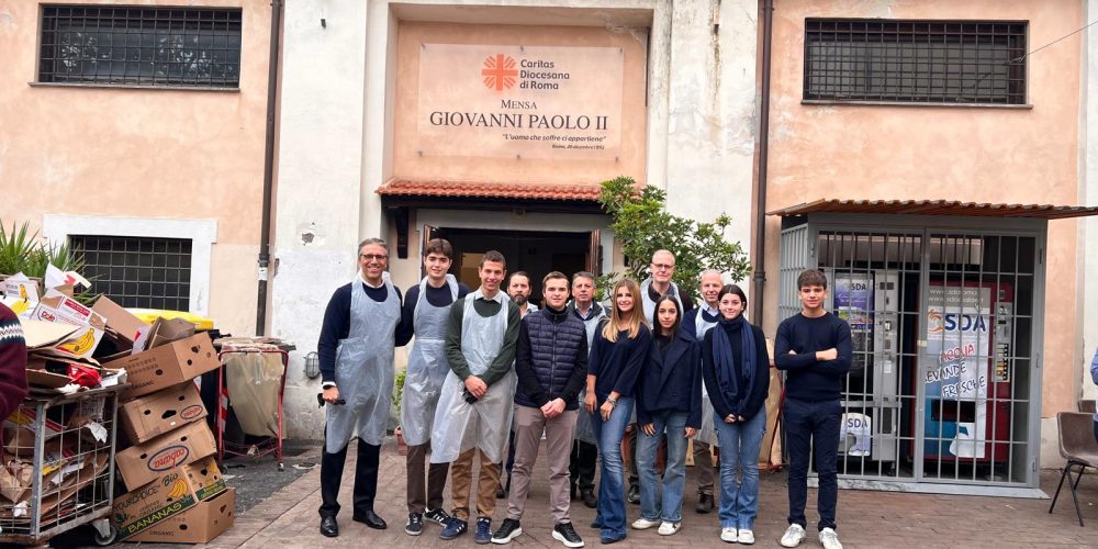 Scudieri della Delegazione di Roma in servizio alla Mensa Caritas di Colle Oppio