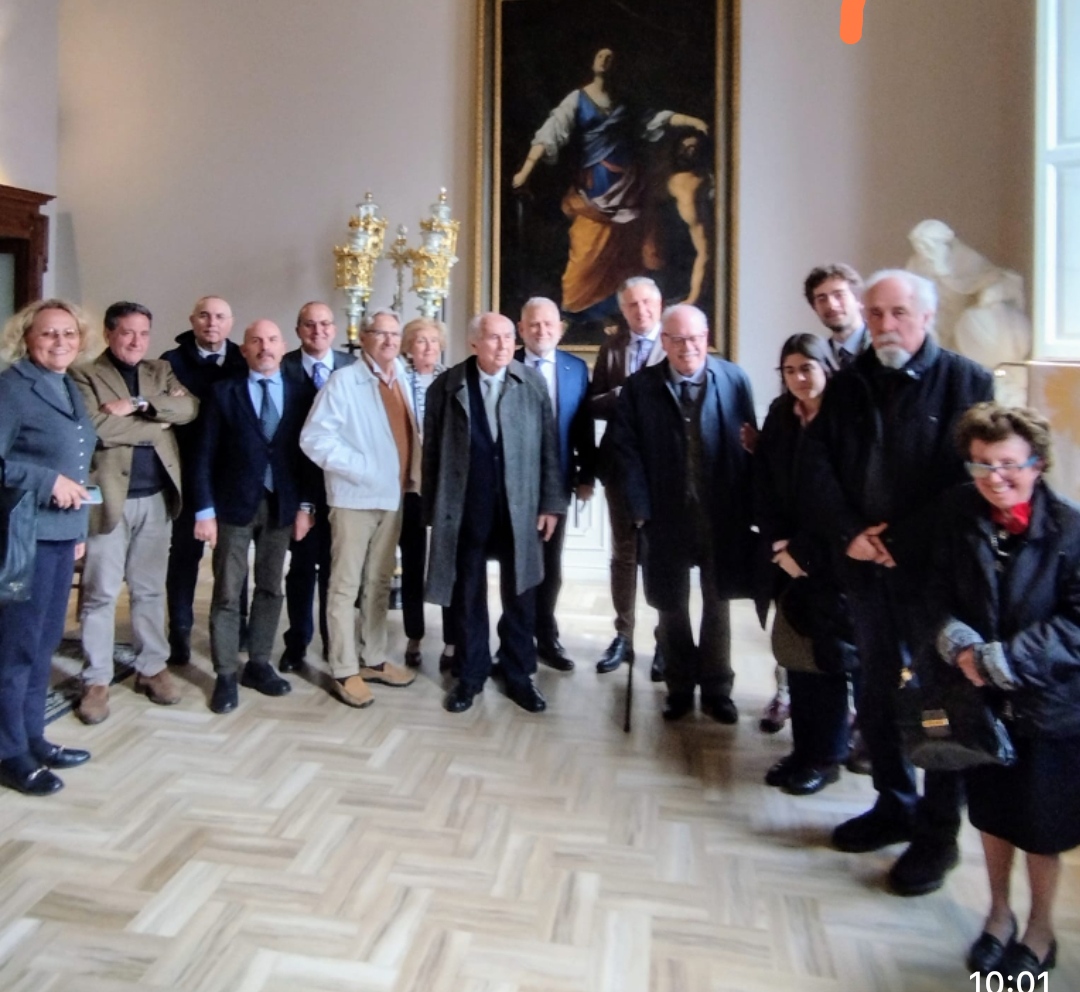 Carlo Parisio guida i partecipanti alla scoperta del restauro di 'Giuditta e Oloferne