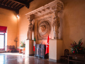 La Sala delle Cariatidi della Casa dei Cavalieri di Rodi
